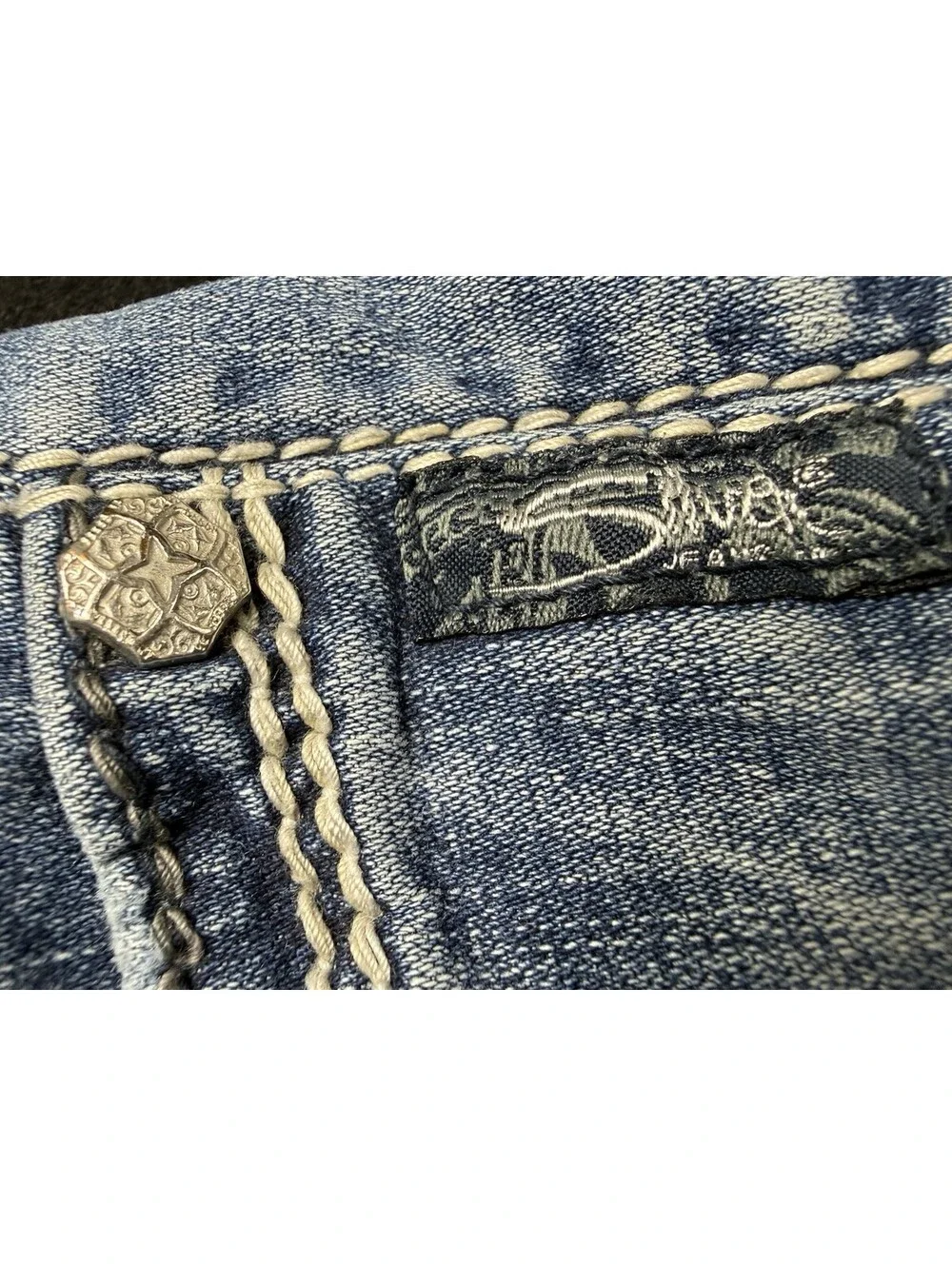 Silver Jeans Co. Men’s Suki Blue Light Wash Slim Bootcut Jeans Distressed